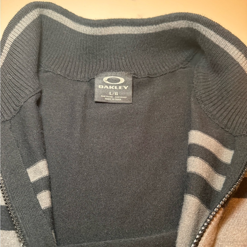 Oakley Full Zip Black and Gray Sweater - Picture 4 of 6